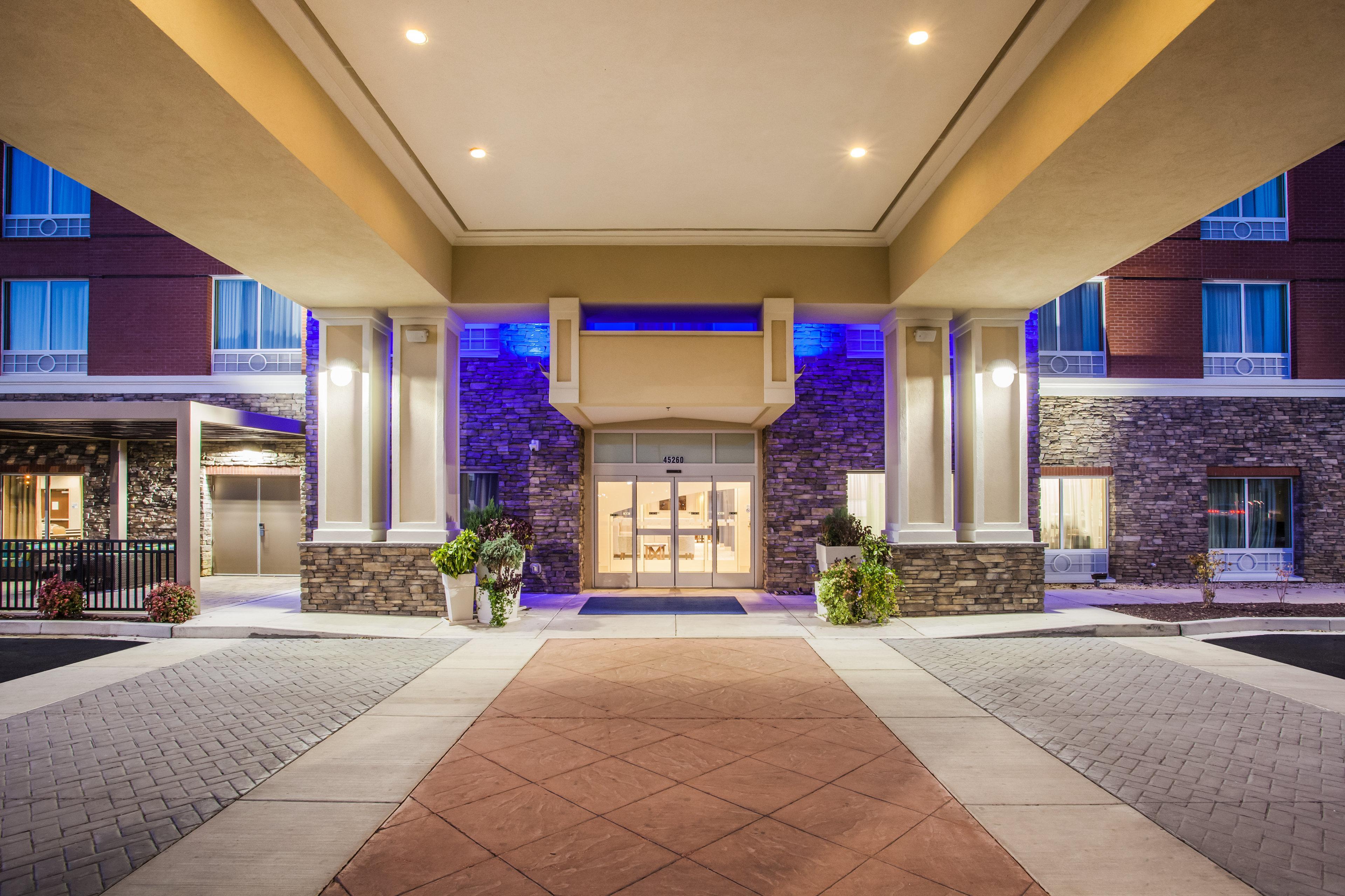 Holiday Inn Express & Suites Lexington Park California By Ihg Buitenkant foto